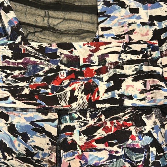 Lululemon leggings size 6 - Picture 4 of 5